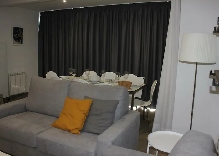 Apartamento Amplio Y Acogedor, En Plaza De Pradollano